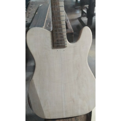 Fotografía guitarra modelo Custom Teleca de ED Guitars