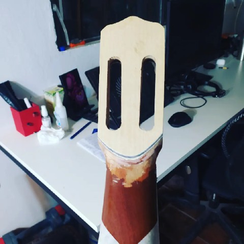 Fotografía reparación de guitarra clásica por ED Guitars