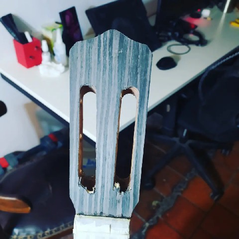 Fotografía reparación de guitarra clásica por ED Guitars