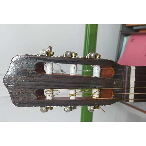Fotografía reparación de guitarra clásica por ED Guitars